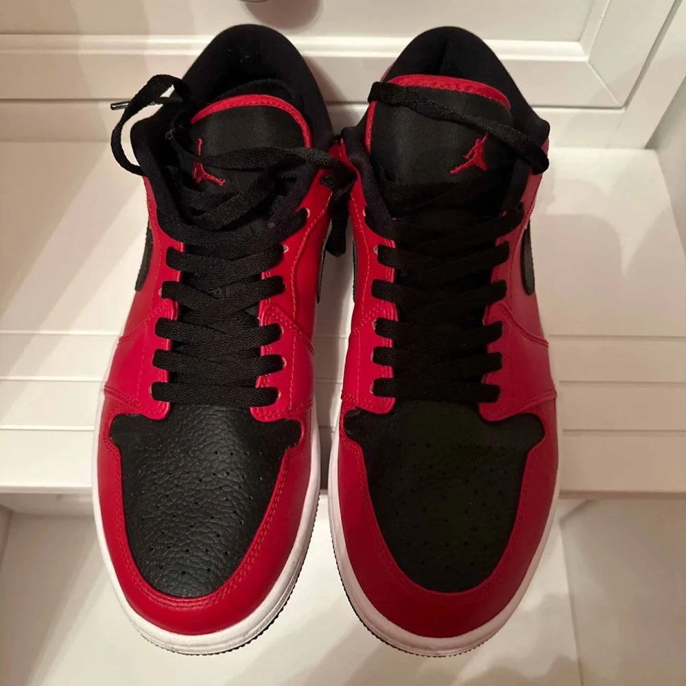 Nike Air Jordan 1 Low Reverse Bred, Size 10 - Picture 4 of 8